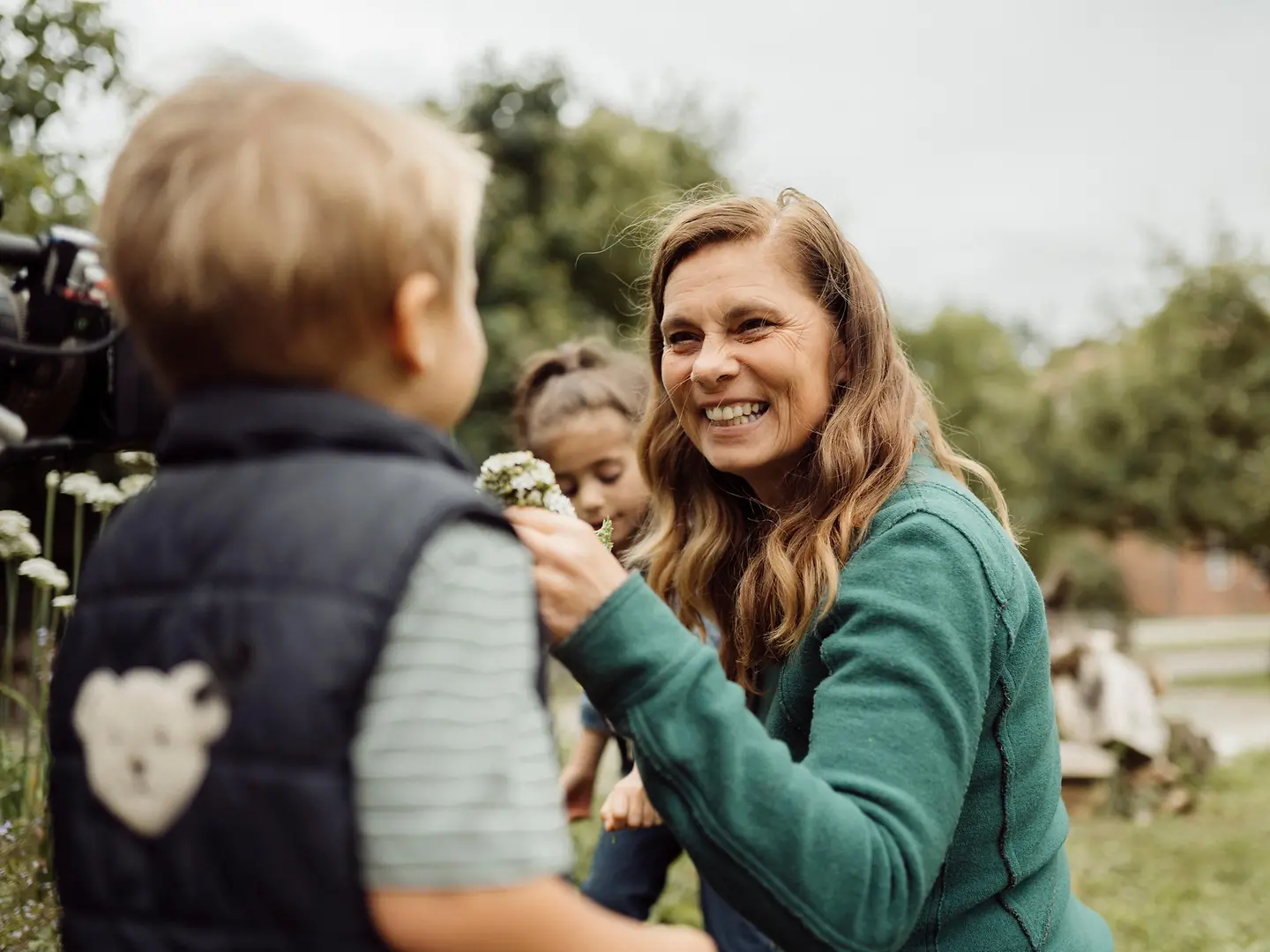 Sarah Wiener erklärt Kindern Lebensmittel 