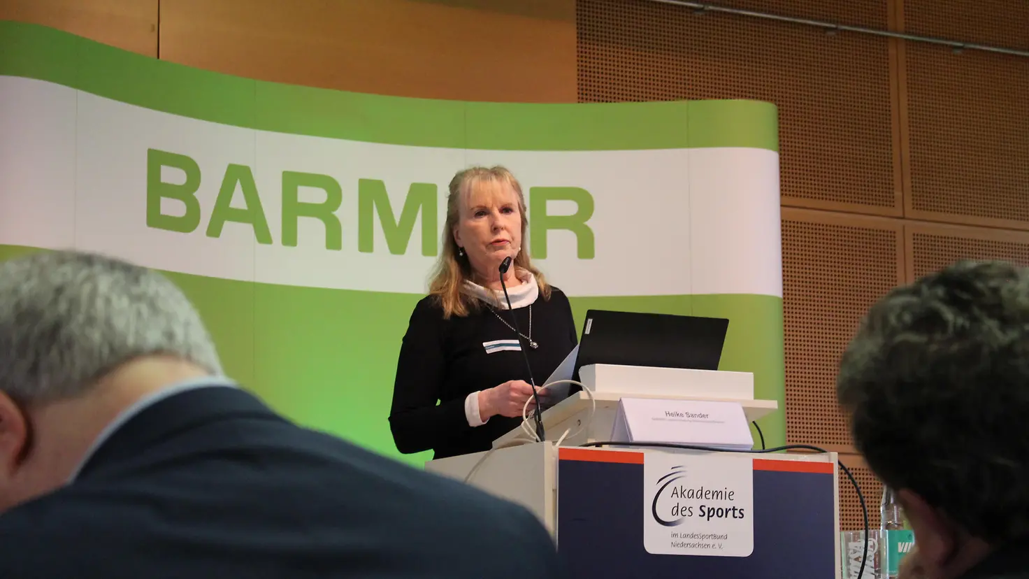 Landesgeschäftsführerin Heike Sander spricht beim Versorgungsdialog in Hannover