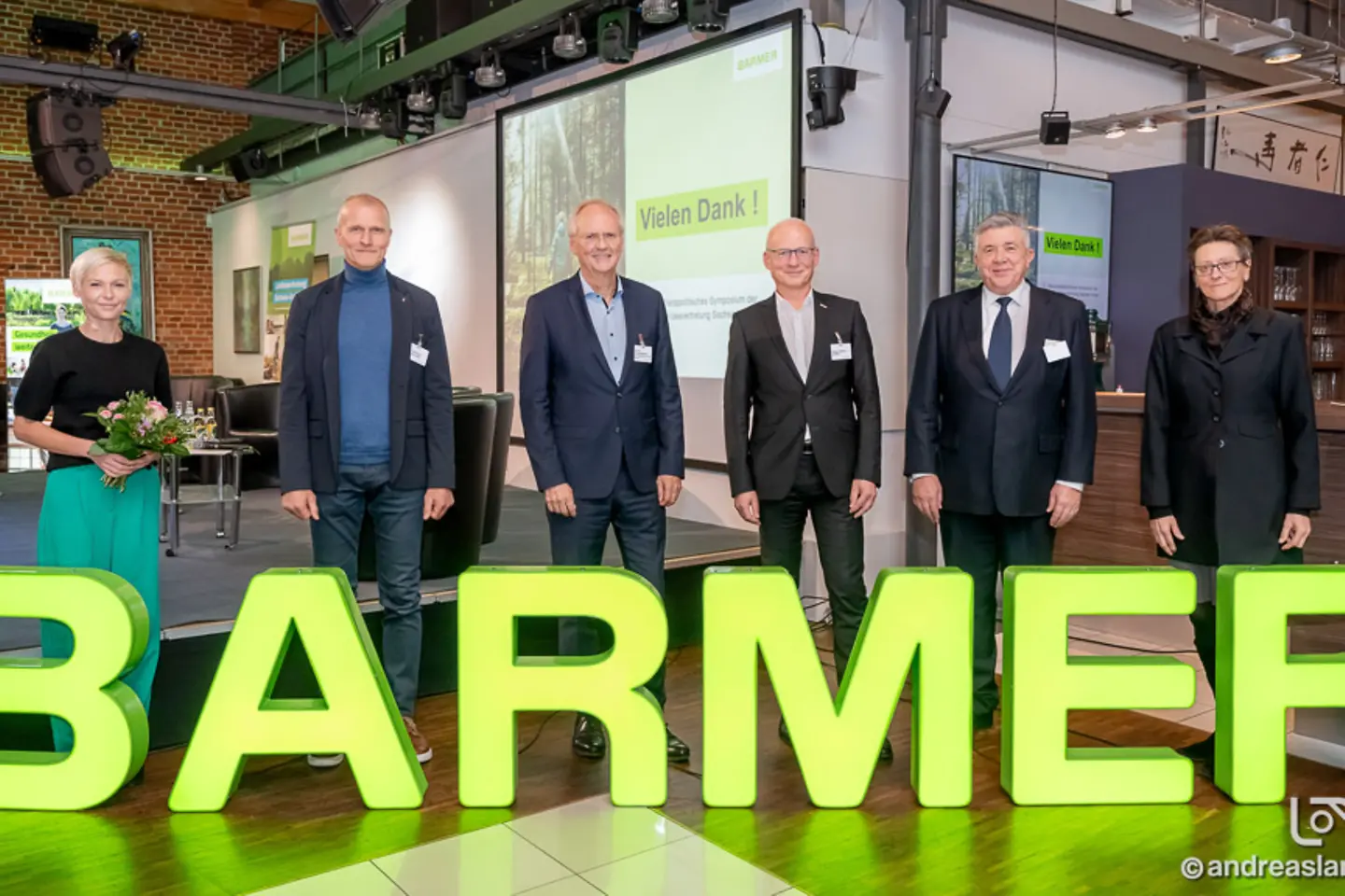 Gruppenbild der Referenten und Podiumsteilnehmenden des Barmer Symposiums Sachsen-Anhalt