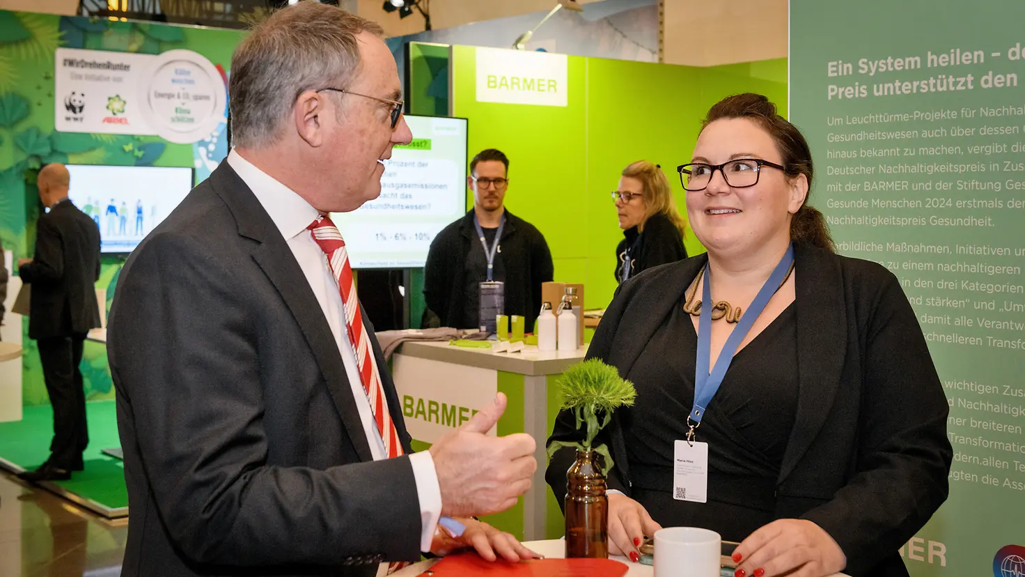 Maria Hinz und Prof. Dr. Christoph Straub im Austausch beim DNP